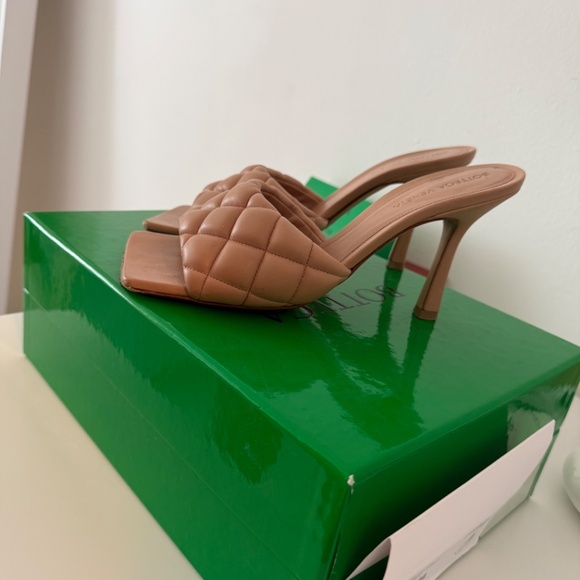 BOTTEGA VENETA padded nude mules/heels 37 - Picture 3 of 4
